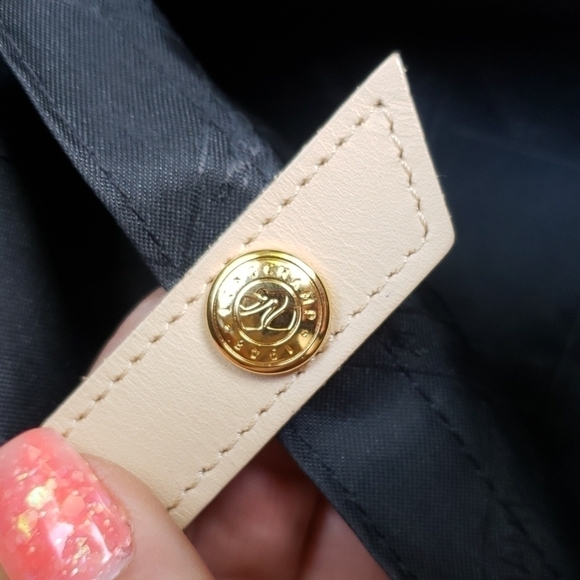 𝅺LONGCHAMP TRAVEL weekender gold/yellow patent leather satchel gold hardware. - Picture 14 of 17